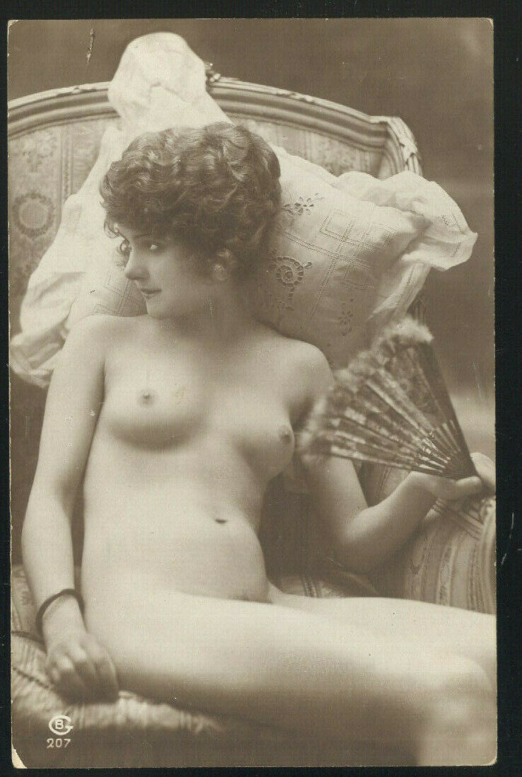 Early French Rppc, Totally Nude Lady Sitting In Chair With Fan