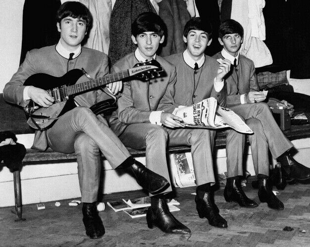The Beatles B&w 8x10 Photo #19