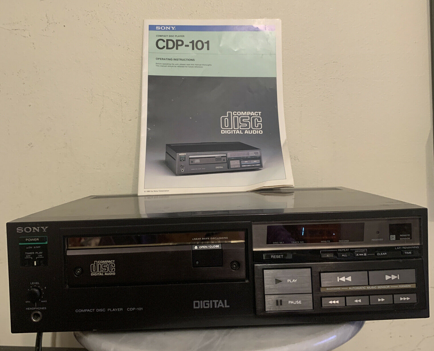 Vtg Sony Cd Player Cdp-101 Early Commercial Parts Or Repair Manual Rare Htf 1983