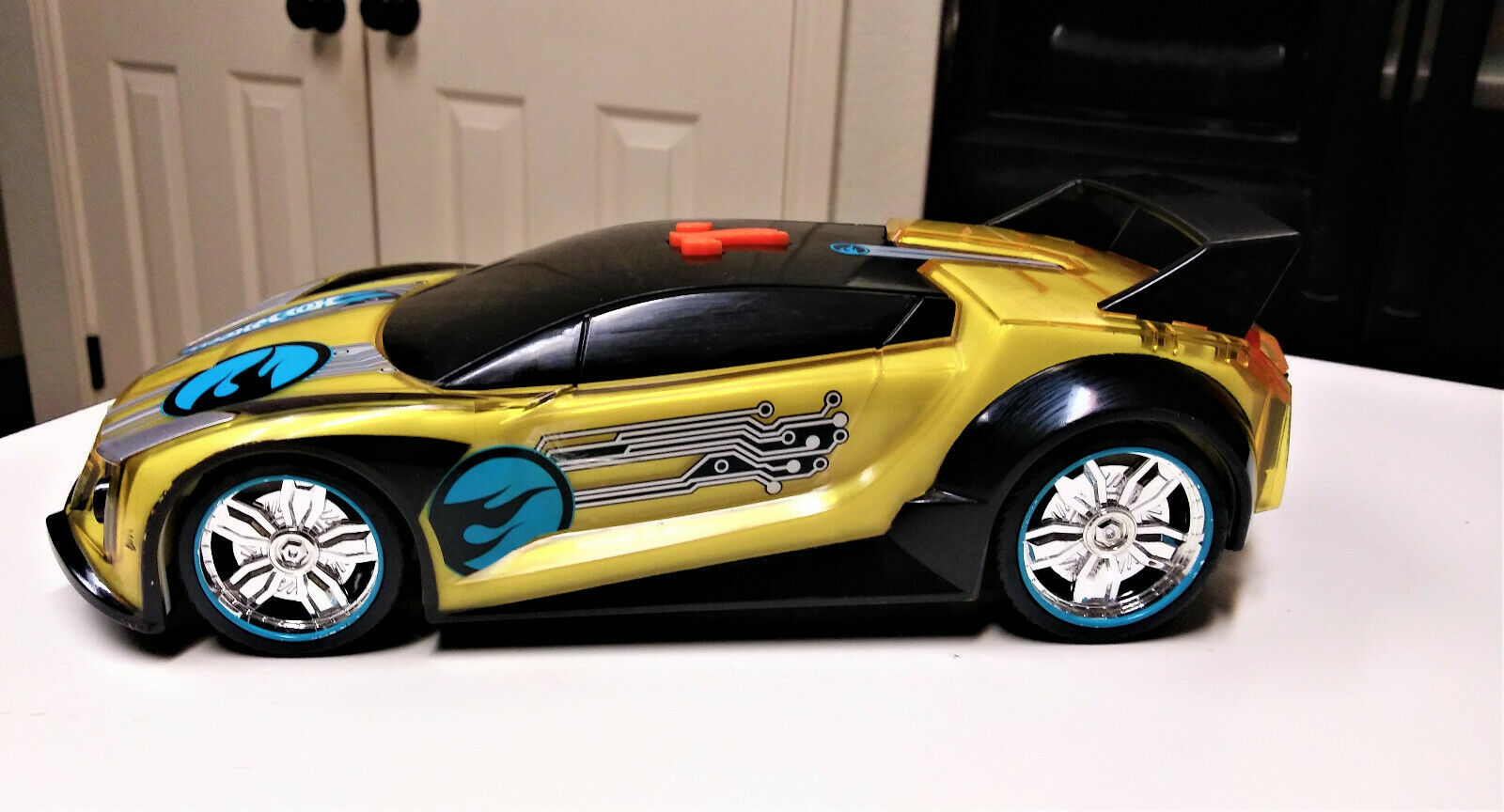 Hot Wheels Toy State 10" Hyper Racer With Flashing Lights And Sounds Yellow