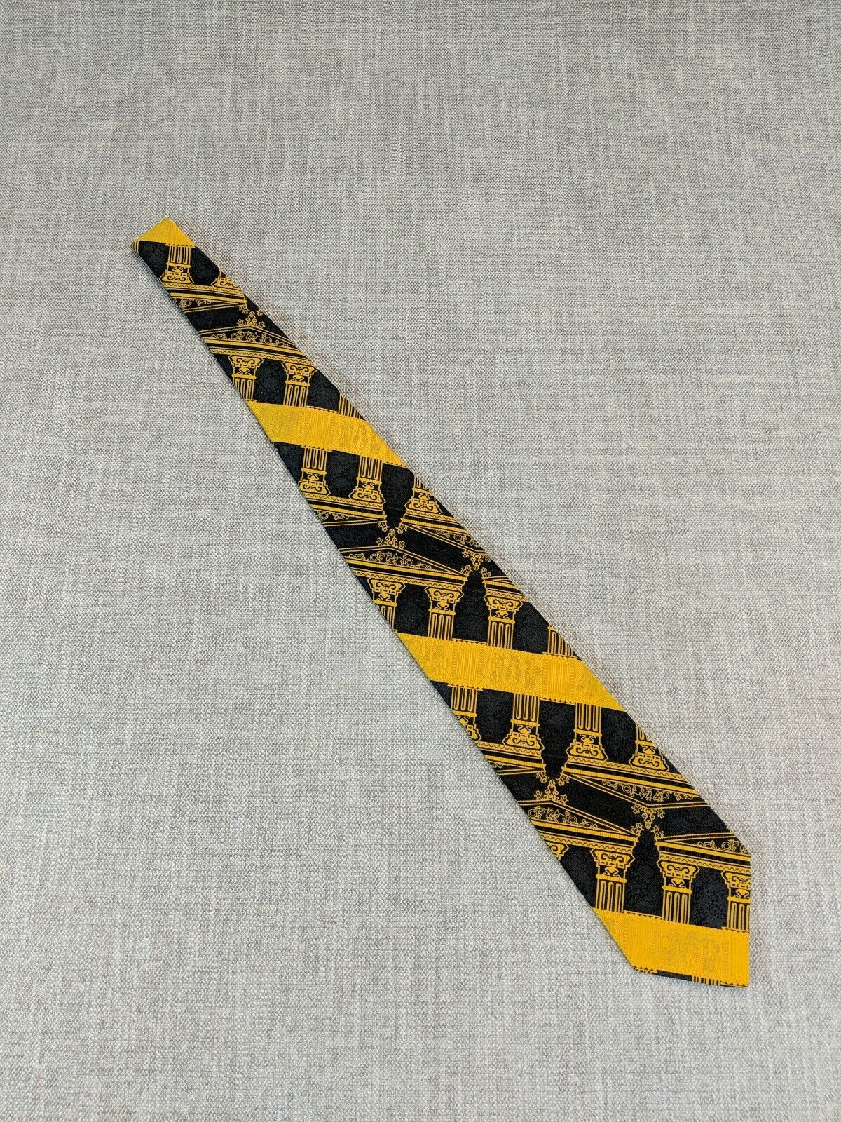 Vintage 1970's Karoll's Men's Neck Tie Black Gold Design