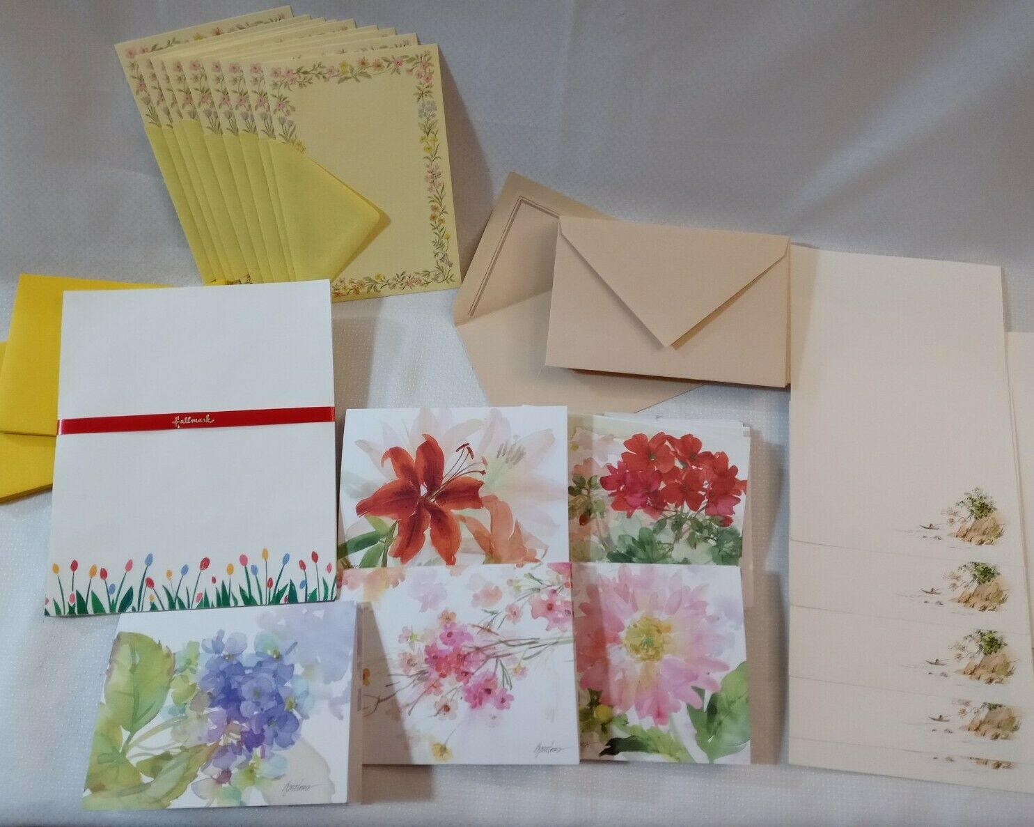 Nice Large Lot Of Assorted Stationery Note Cards *current* *hallmark*